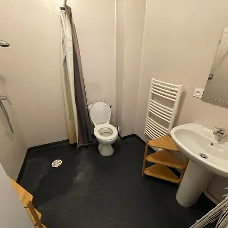 Apartment Gredi, Appt Avec Parking Et Terrasse A Caen